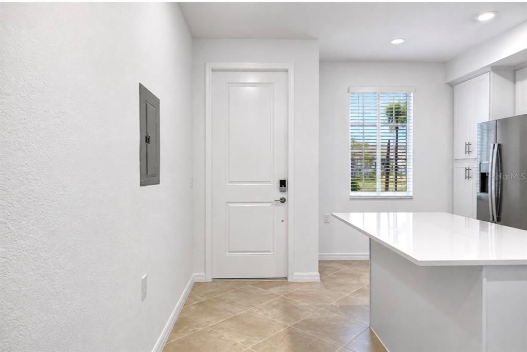 For Sale: $229,000 (2 beds, 2 baths, 1120 Square Feet)