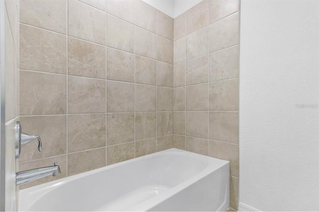 For Sale: $229,000 (2 beds, 2 baths, 1120 Square Feet)