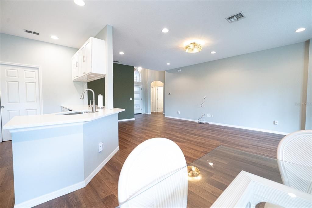 For Sale: $365,000 (2 beds, 2 baths, 1603 Square Feet)