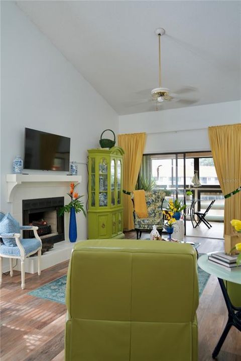 For Sale: $178,500 (2 beds, 2 baths, 1103 Square Feet)
