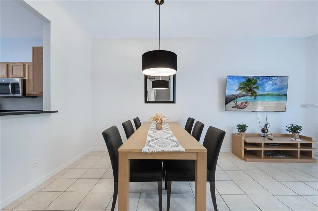 For Sale: $325,000 (3 beds, 2 baths, 1435 Square Feet)