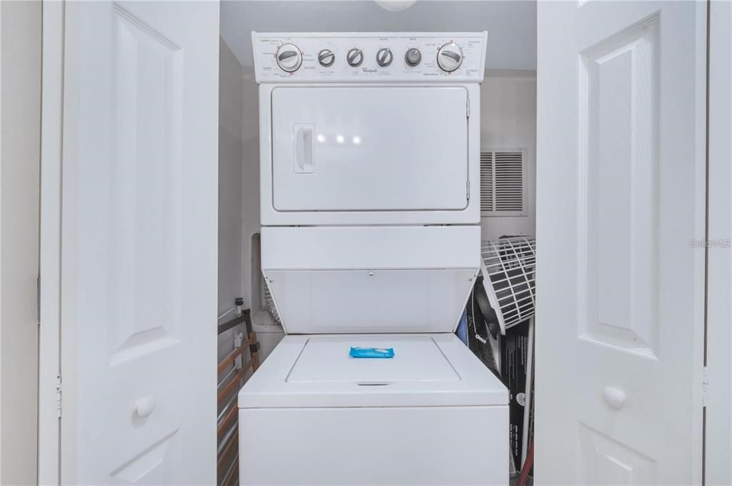 For Sale: $325,000 (3 beds, 2 baths, 1435 Square Feet)