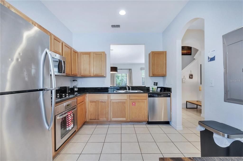 For Sale: $325,000 (3 beds, 2 baths, 1435 Square Feet)