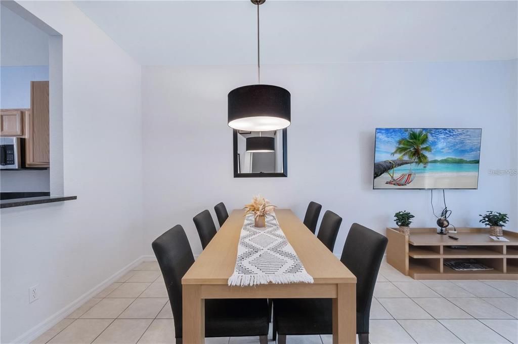 For Sale: $325,000 (3 beds, 2 baths, 1435 Square Feet)