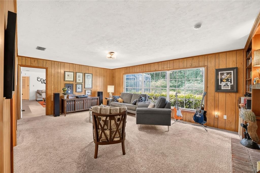 For Sale: $575,000 (4 beds, 2 baths, 2915 Square Feet)