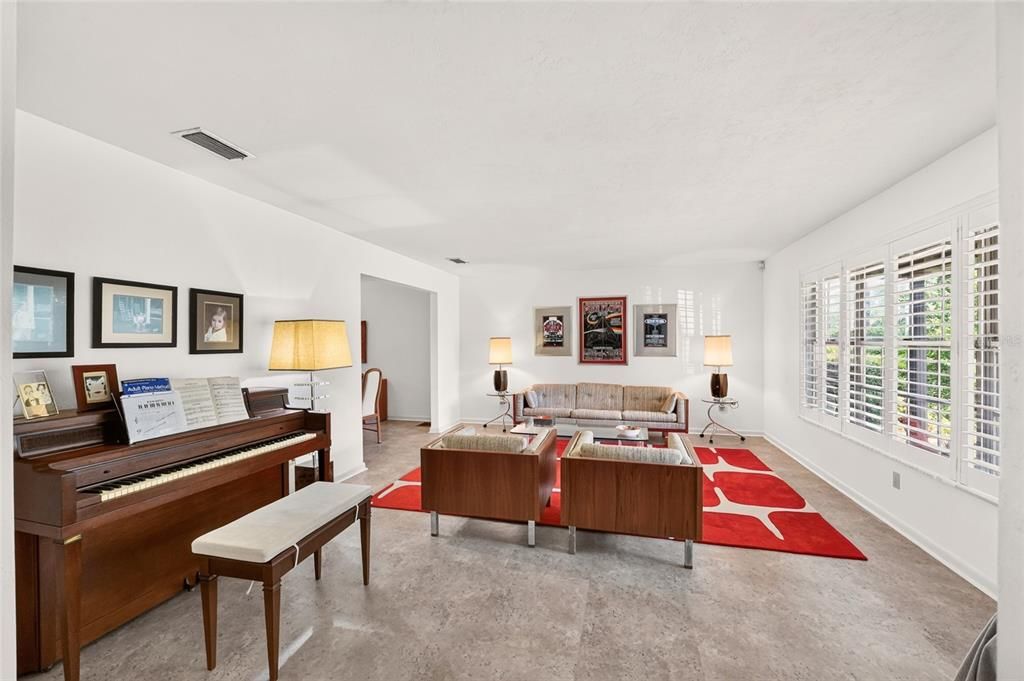 For Sale: $575,000 (4 beds, 2 baths, 2915 Square Feet)
