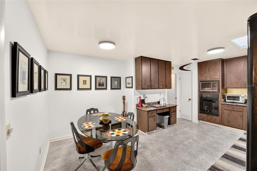 For Sale: $575,000 (4 beds, 2 baths, 2915 Square Feet)