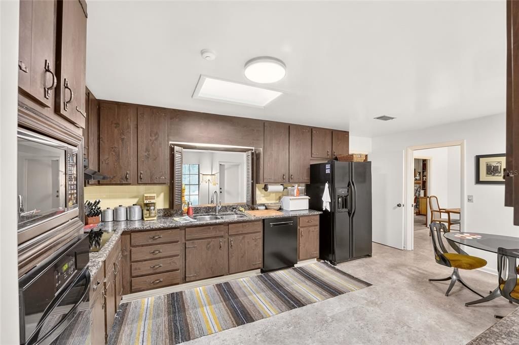 For Sale: $575,000 (4 beds, 2 baths, 2915 Square Feet)