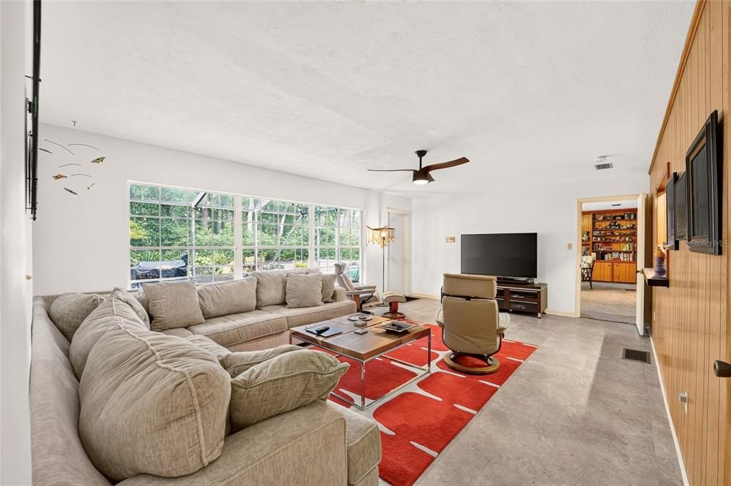 For Sale: $575,000 (4 beds, 2 baths, 2915 Square Feet)