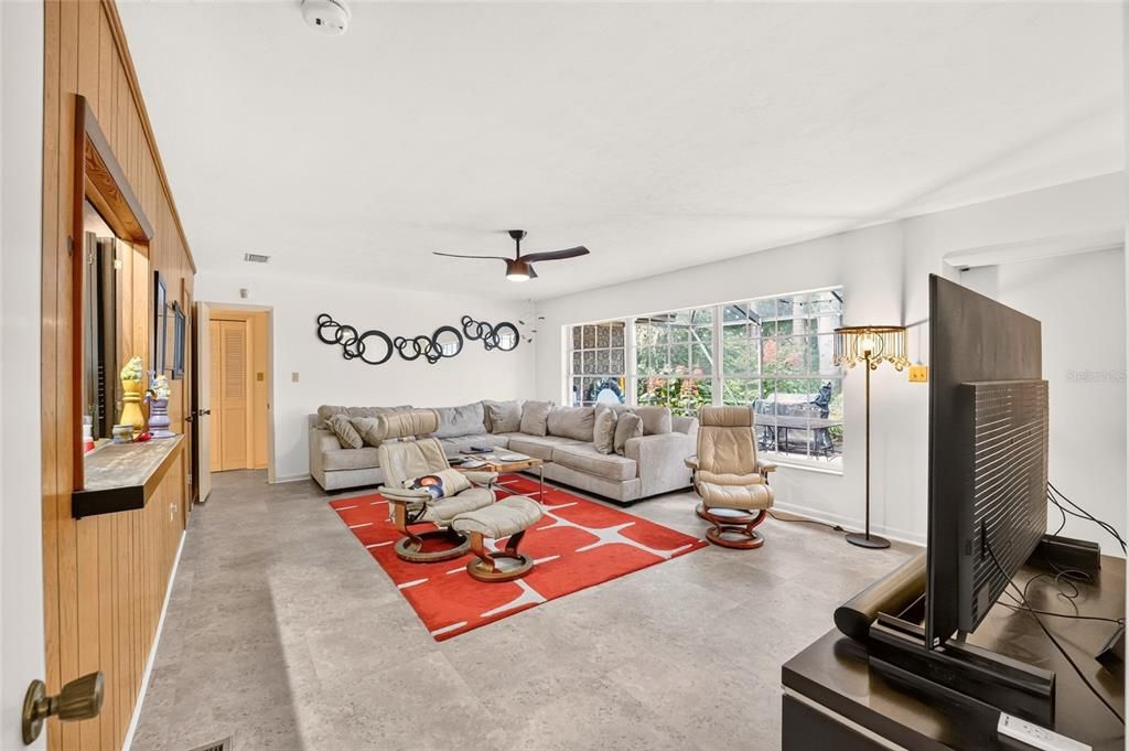 For Sale: $575,000 (4 beds, 2 baths, 2915 Square Feet)