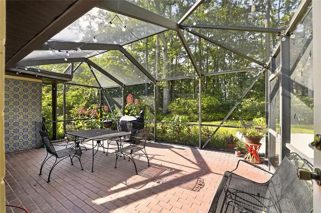For Sale: $575,000 (4 beds, 2 baths, 2915 Square Feet)