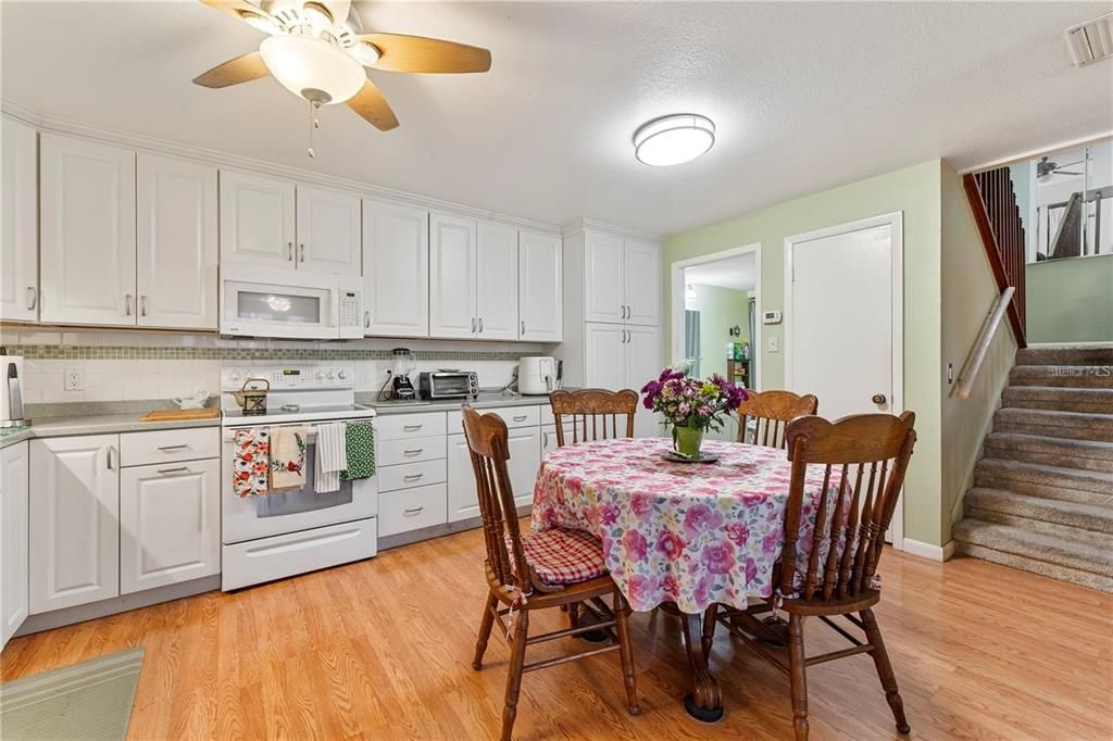 For Sale: $349,000 (2 beds, 2 baths, 1188 Square Feet)