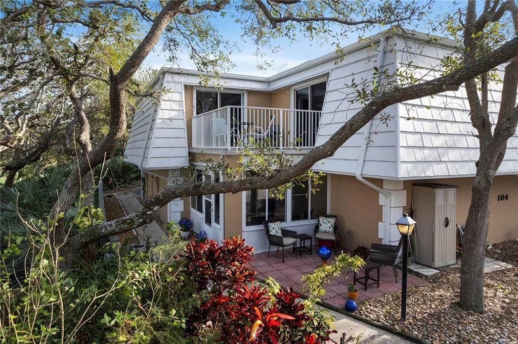 For Sale: $349,000 (2 beds, 2 baths, 1188 Square Feet)