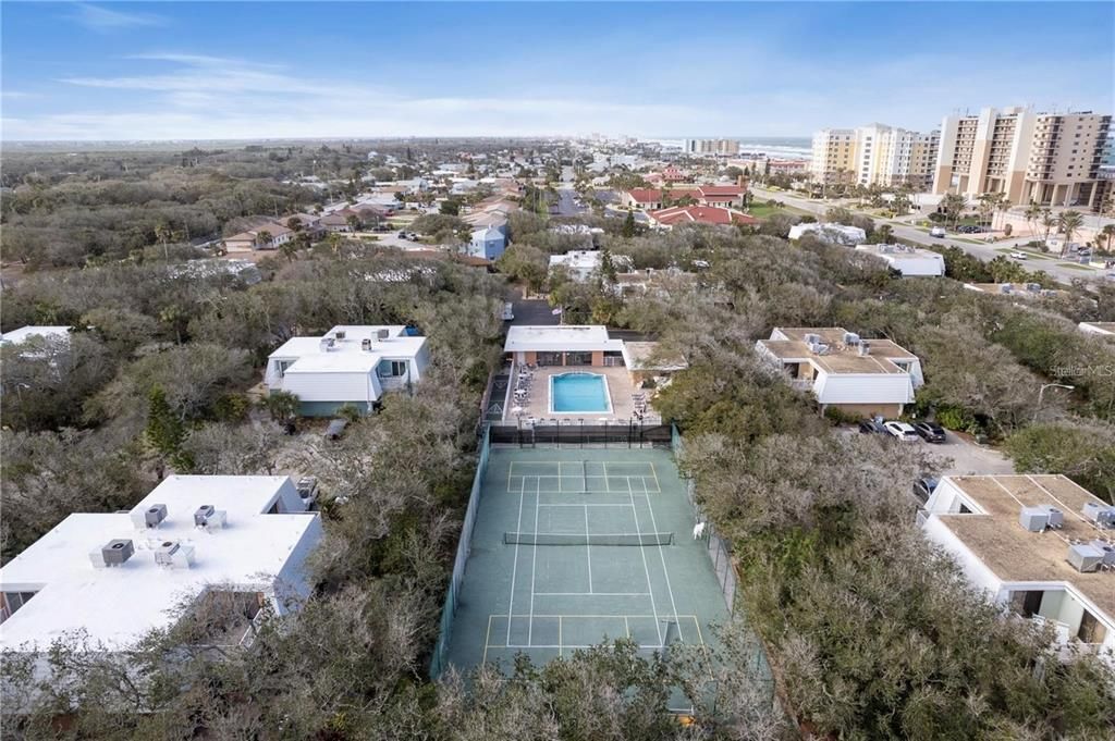 For Sale: $349,000 (2 beds, 2 baths, 1188 Square Feet)