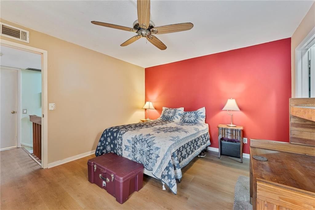 For Sale: $349,000 (2 beds, 2 baths, 1188 Square Feet)