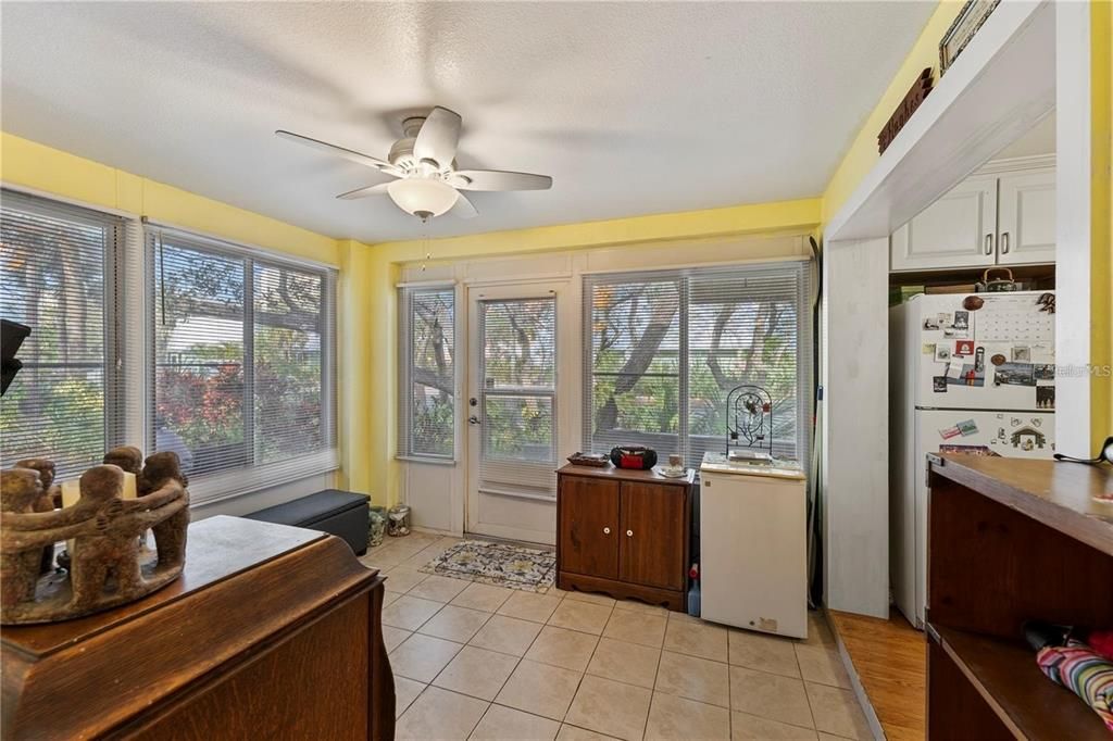 For Sale: $349,000 (2 beds, 2 baths, 1188 Square Feet)