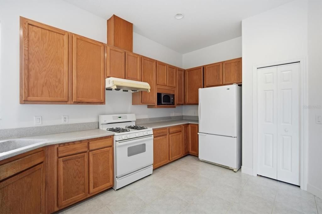 For Sale: $680,000 (4 beds, 2 baths, 2428 Square Feet)