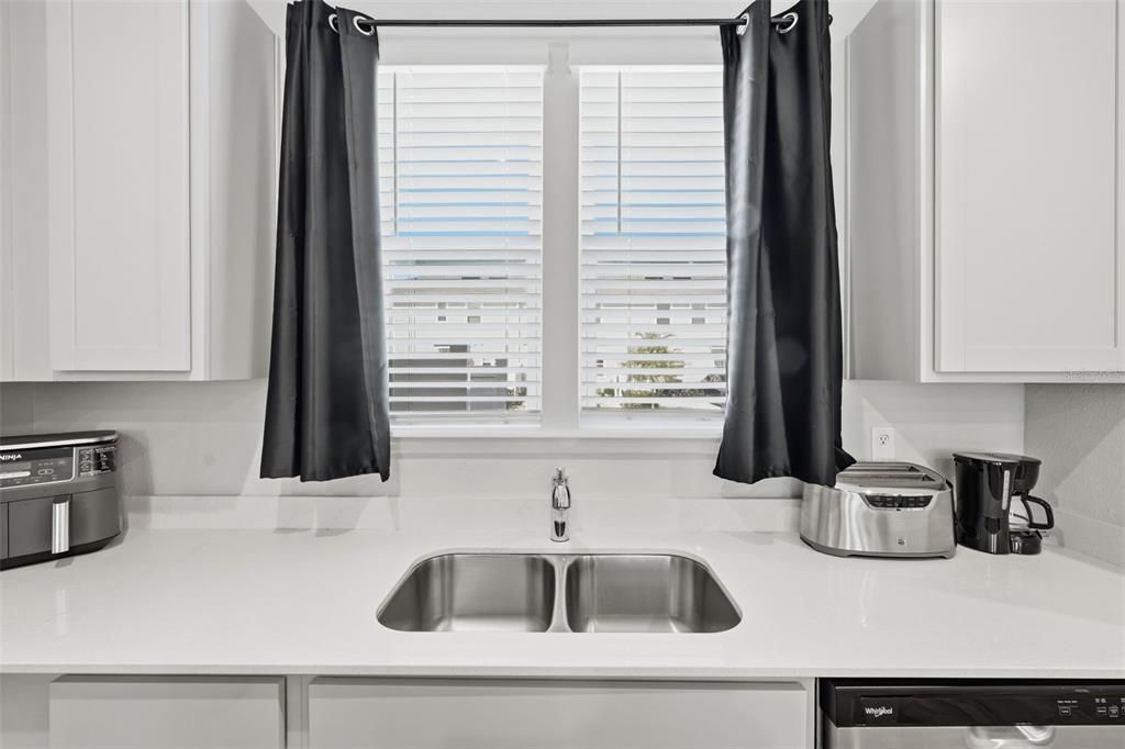 For Sale: $250,000 (2 beds, 2 baths, 1206 Square Feet)