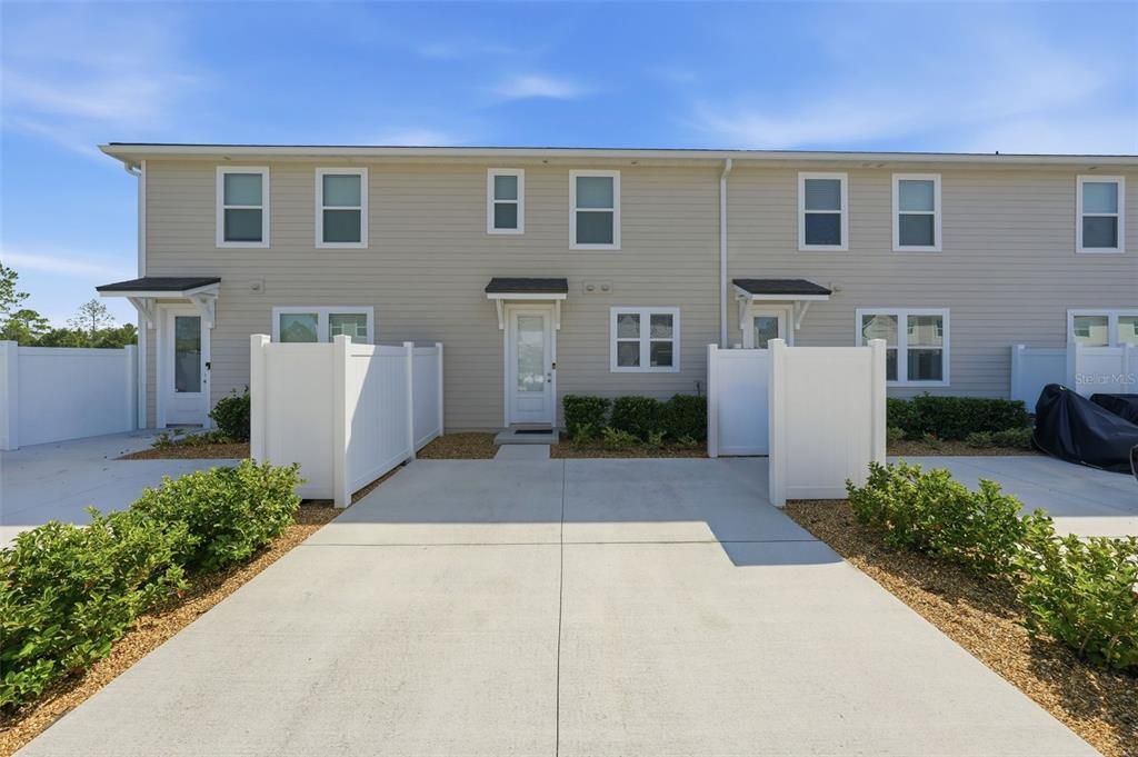 For Sale: $250,000 (2 beds, 2 baths, 1206 Square Feet)