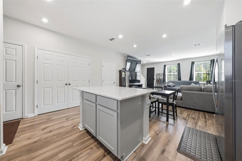 For Sale: $250,000 (2 beds, 2 baths, 1206 Square Feet)