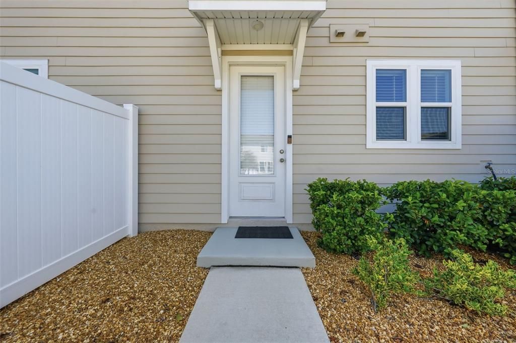 For Sale: $250,000 (2 beds, 2 baths, 1206 Square Feet)