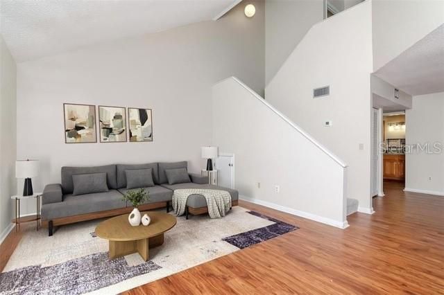 En Venta: $229,000 (2 camas, 2 baños, 1090 Pies cuadrados)