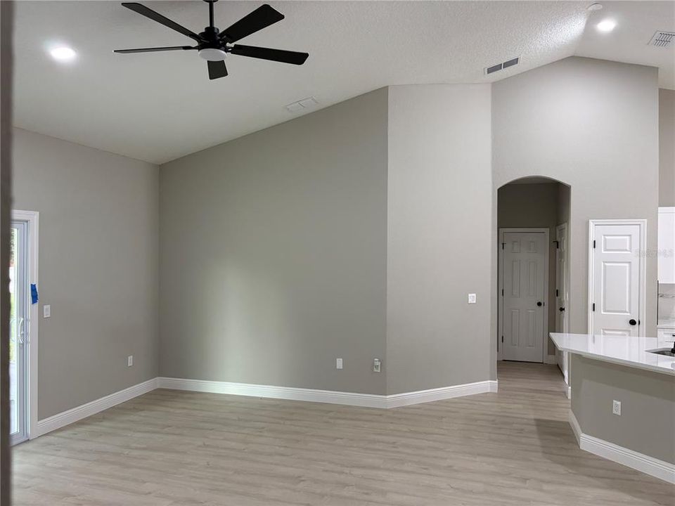 For Sale: $379,000 (4 beds, 2 baths, 1558 Square Feet)