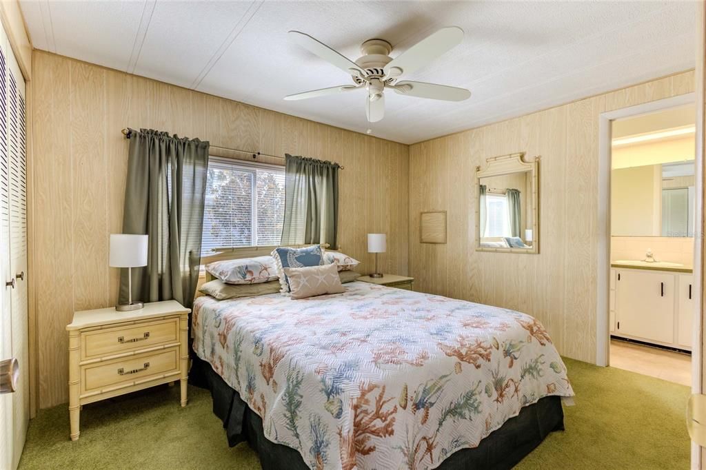 For Sale: $129,000 (2 beds, 2 baths, 864 Square Feet)