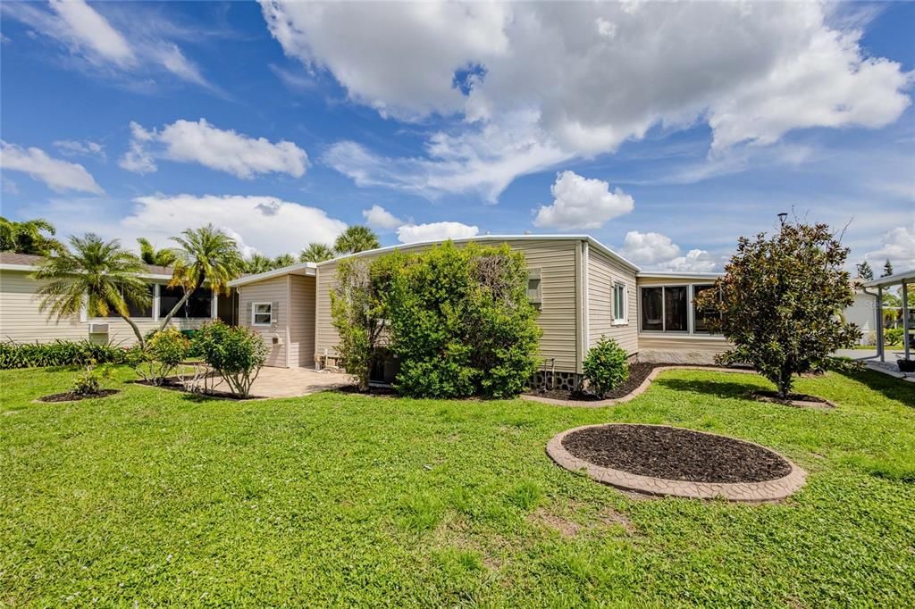For Sale: $129,000 (2 beds, 2 baths, 864 Square Feet)
