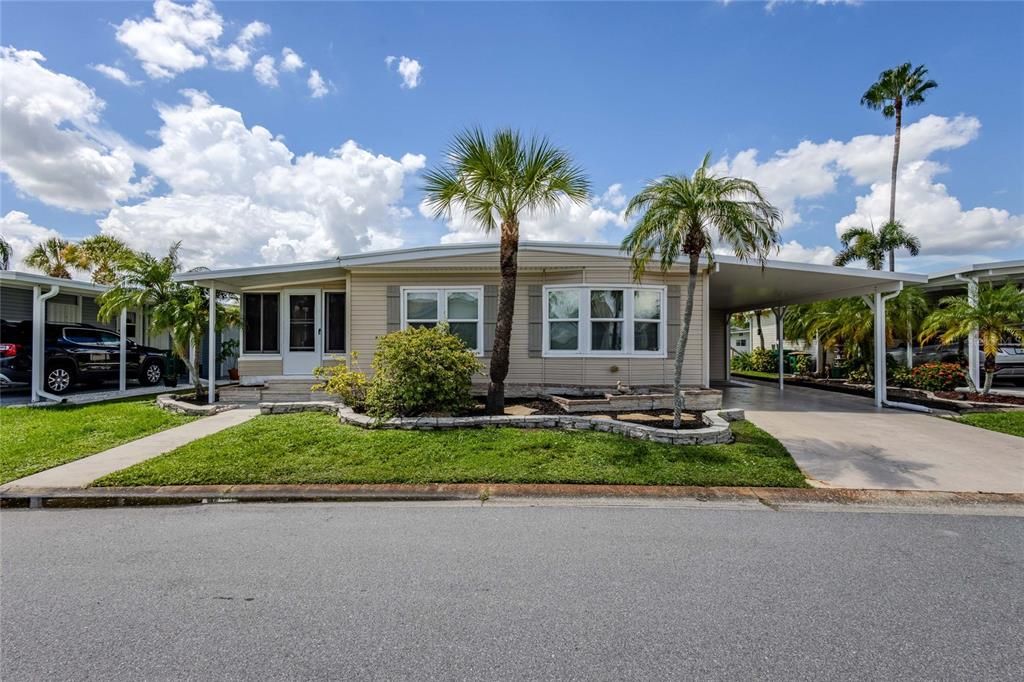 For Sale: $129,000 (2 beds, 2 baths, 864 Square Feet)