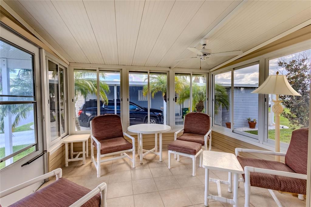 For Sale: $129,000 (2 beds, 2 baths, 864 Square Feet)