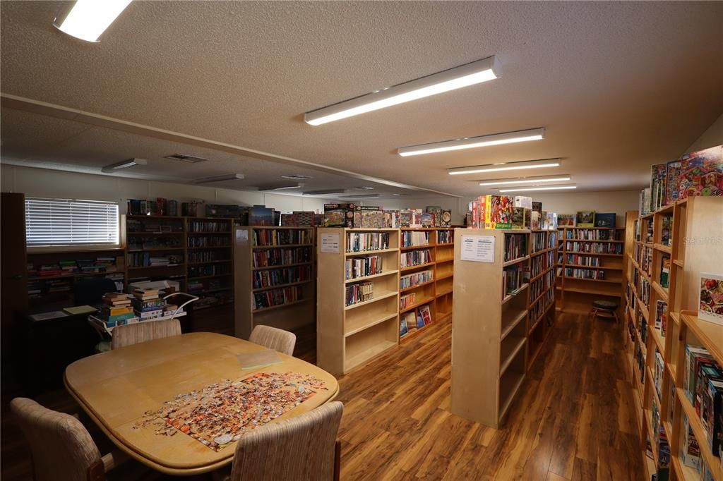 For Sale: $129,000 (2 beds, 2 baths, 864 Square Feet)