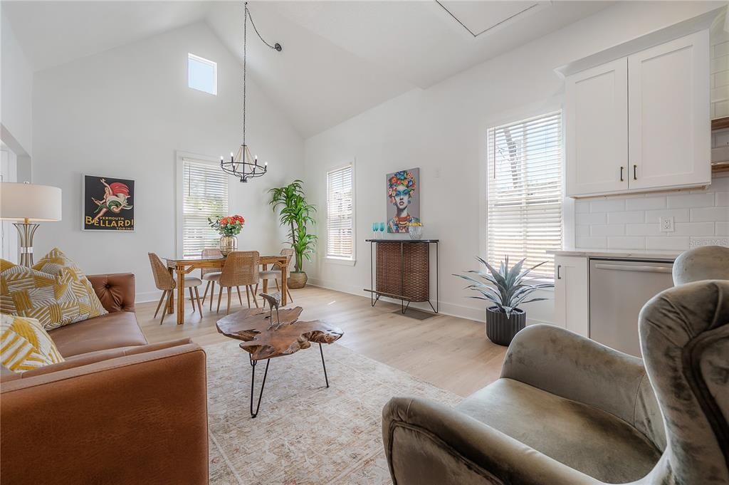 For Rent: $3,200 (2 beds, 2 baths, 1004 Square Feet)