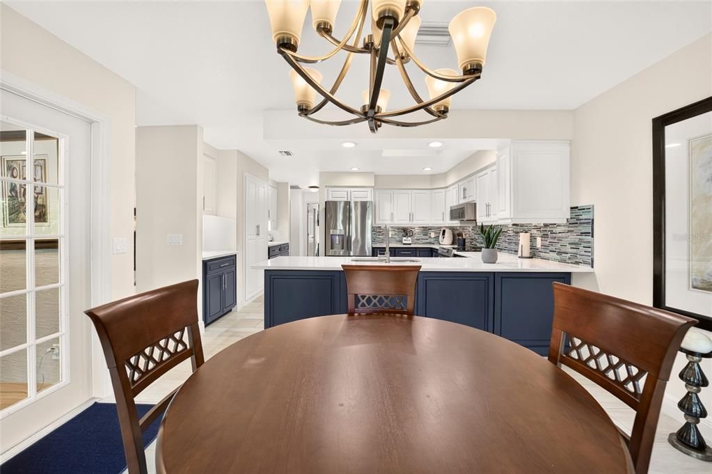 En Venta: $399,900 (2 camas, 2 baños, 2081 Pies cuadrados)