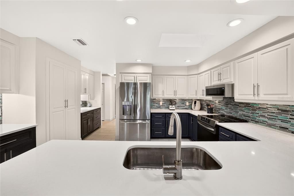 En Venta: $399,900 (2 camas, 2 baños, 2081 Pies cuadrados)