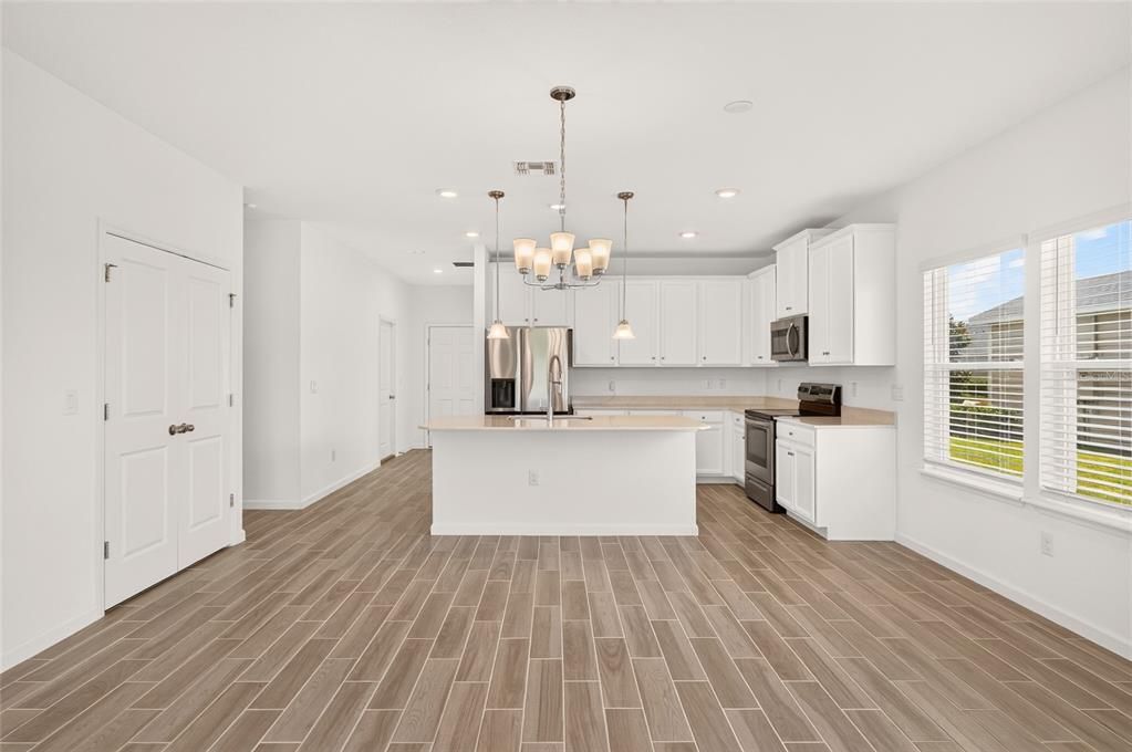 For Sale: $280,000 (3 beds, 2 baths, 1755 Square Feet)