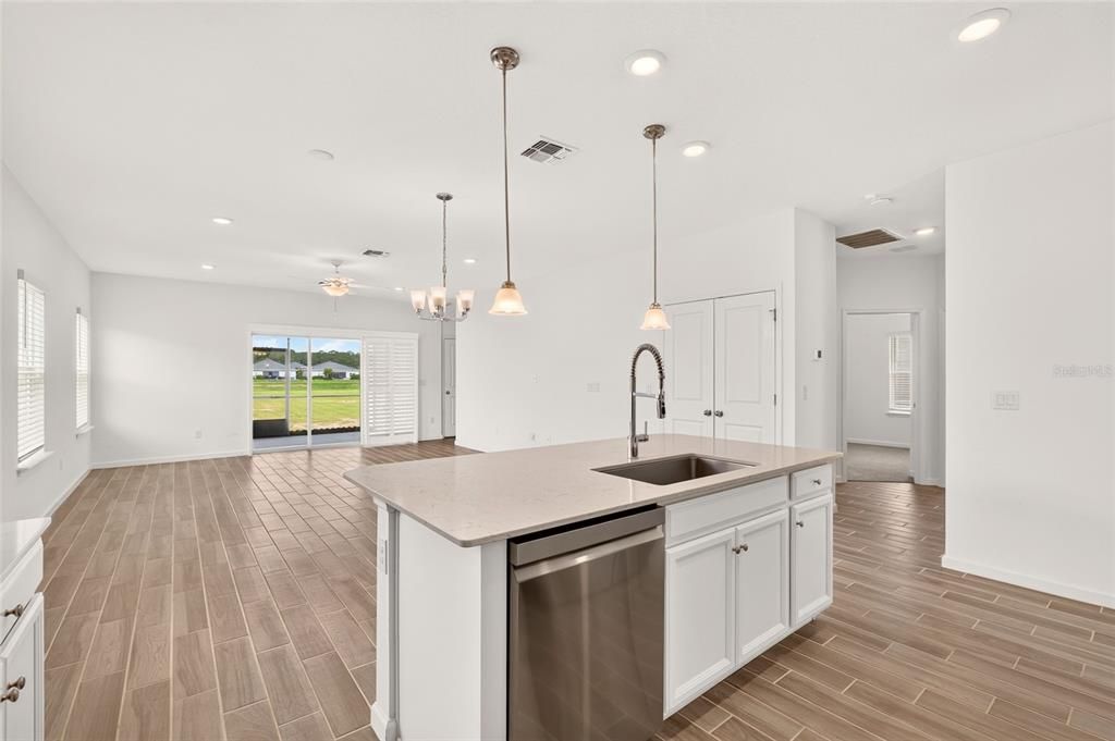 For Sale: $280,000 (3 beds, 2 baths, 1755 Square Feet)