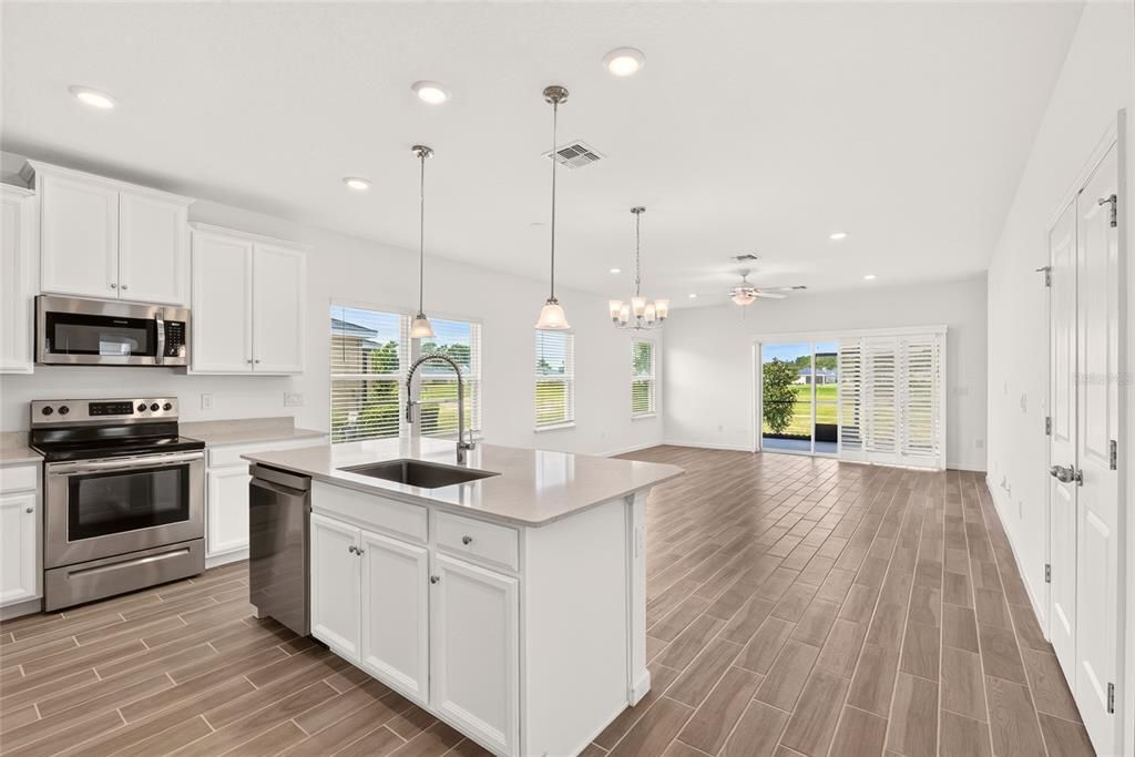 For Sale: $280,000 (3 beds, 2 baths, 1755 Square Feet)