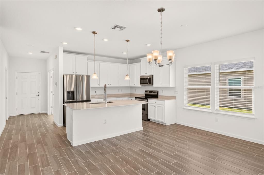 For Sale: $280,000 (3 beds, 2 baths, 1755 Square Feet)