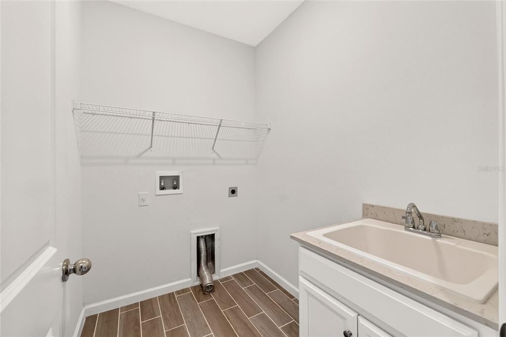 For Sale: $280,000 (3 beds, 2 baths, 1755 Square Feet)