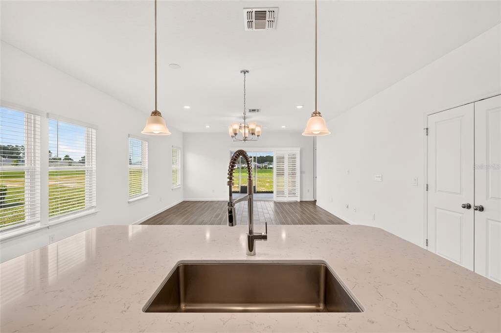 For Sale: $280,000 (3 beds, 2 baths, 1755 Square Feet)