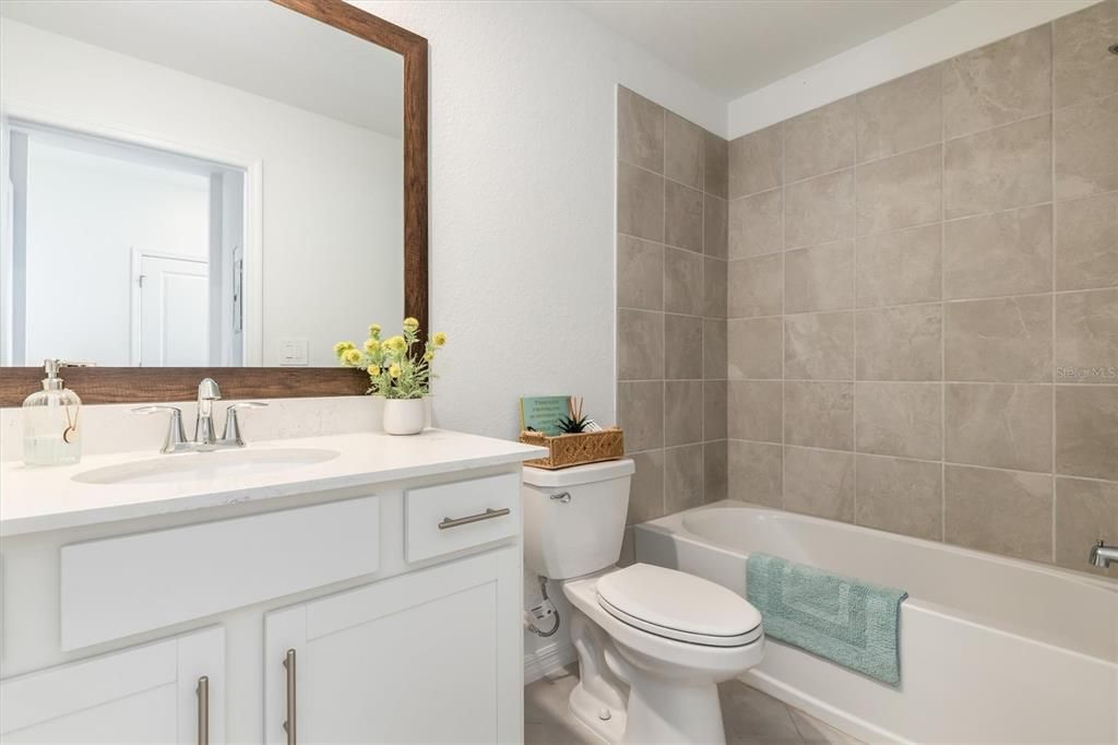 For Sale: $299,000 (2 beds, 2 baths, 1149 Square Feet)