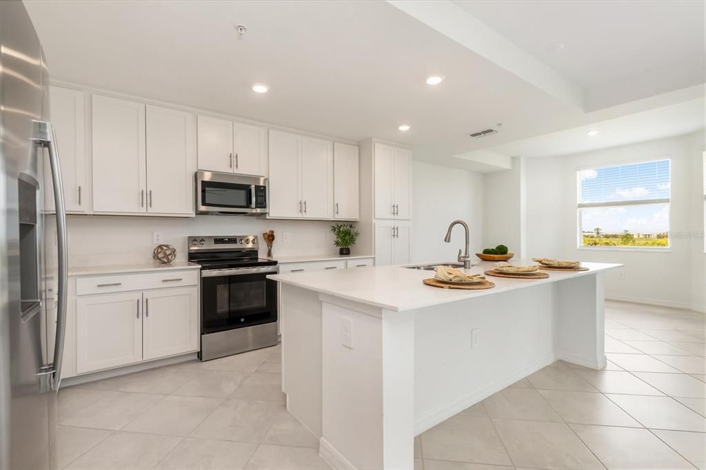 For Sale: $299,000 (2 beds, 2 baths, 1149 Square Feet)