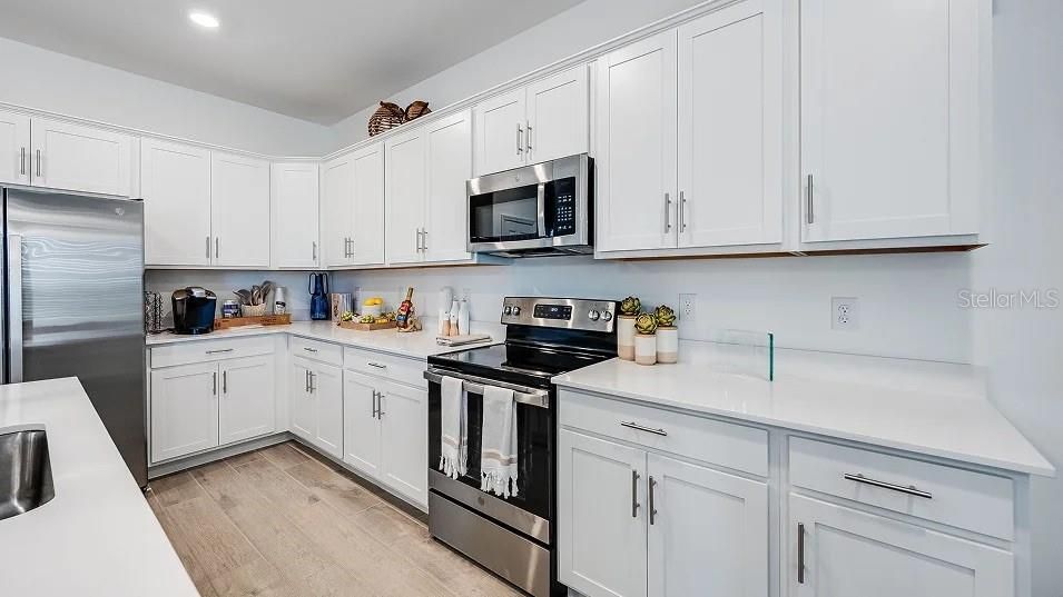 For Sale: $555,000 (4 beds, 3 baths, 2529 Square Feet)