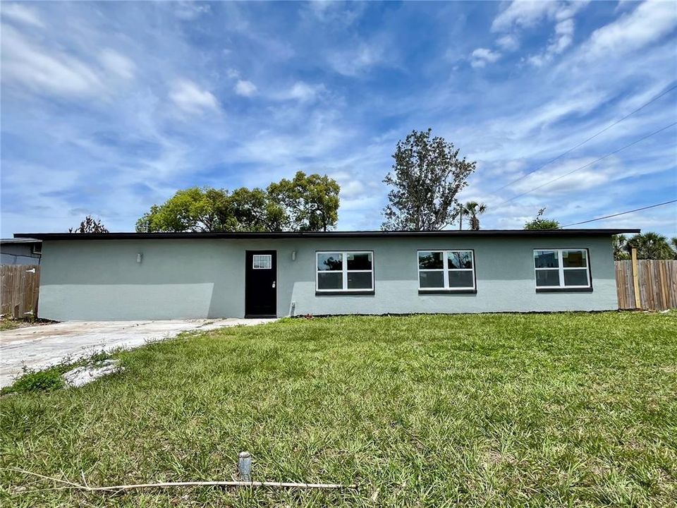 For Rent: $2,800 (4 beds, 3 baths, 2196 Square Feet)