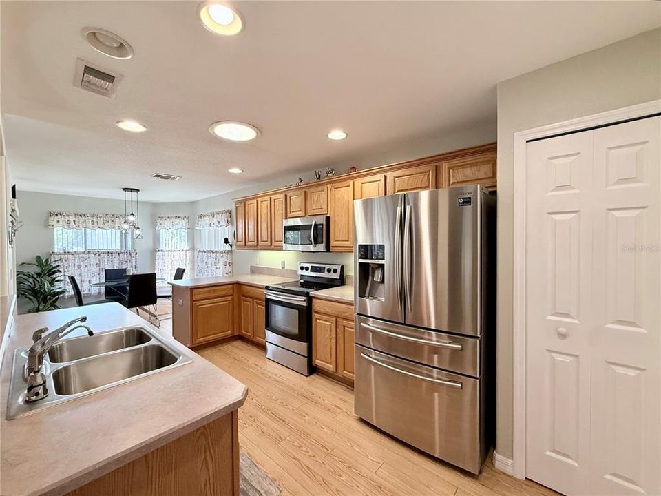 For Sale: $294,271 (3 beds, 2 baths, 1814 Square Feet)
