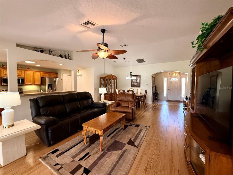 For Sale: $294,271 (3 beds, 2 baths, 1814 Square Feet)
