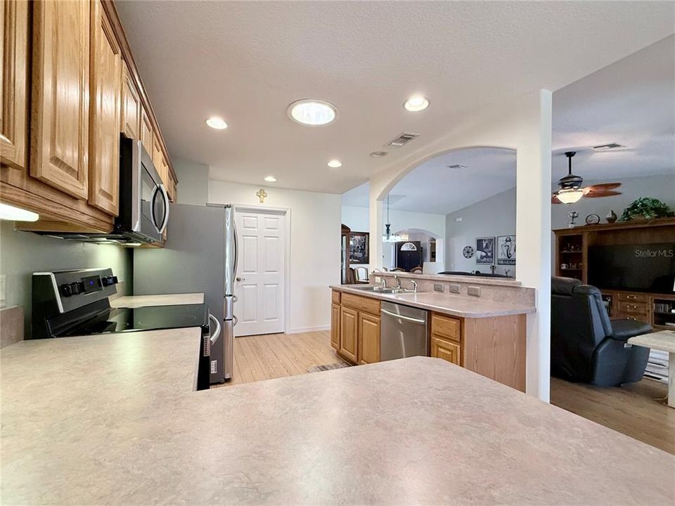 For Sale: $294,271 (3 beds, 2 baths, 1814 Square Feet)