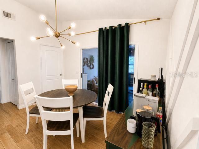 For Sale: $289,000 (2 beds, 2 baths, 1079 Square Feet)