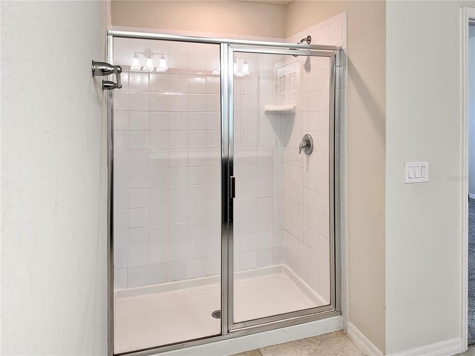 For Rent: $2,600 (3 beds, 2 baths, 1881 Square Feet)